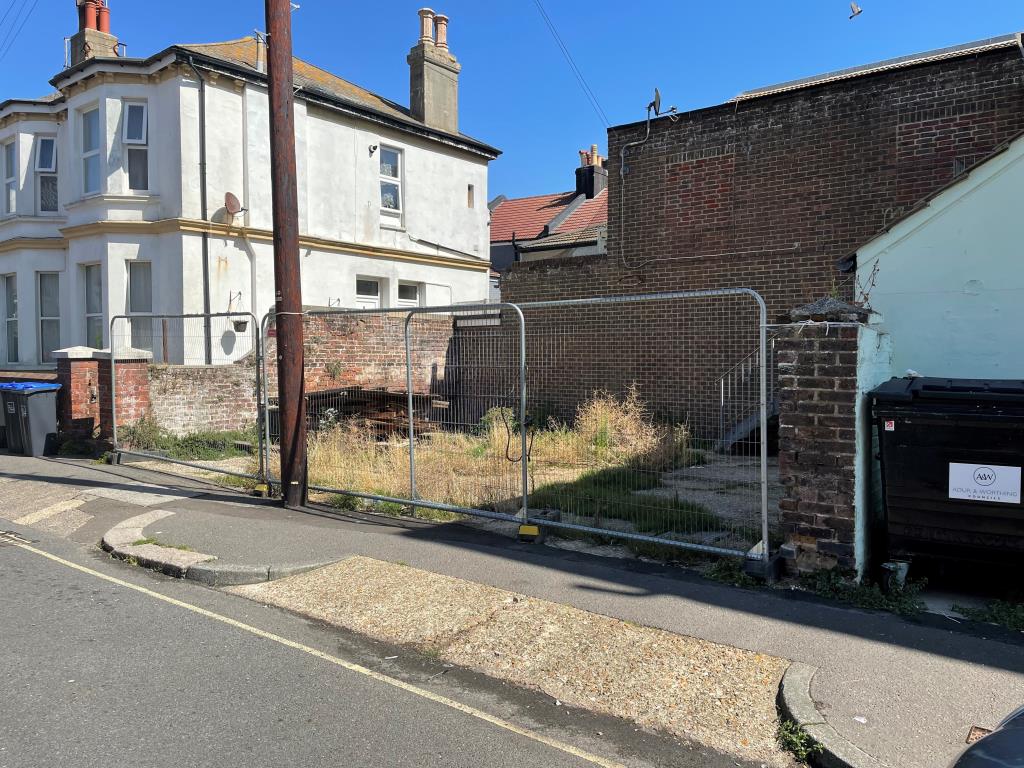 Lot: 139 - LAND WITH PLANNING FOR RESIDENTIAL DWELLING - 